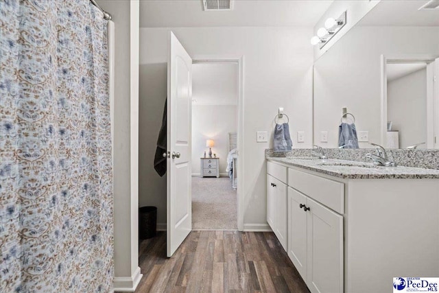 full bath with wood finished floors, vanity, visible vents, a shower with curtain, and ensuite bath