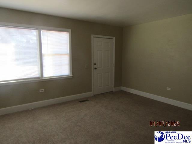 unfurnished room featuring carpet