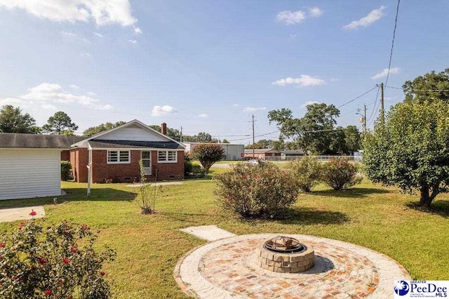 view of yard featuring an outdoor fire pit