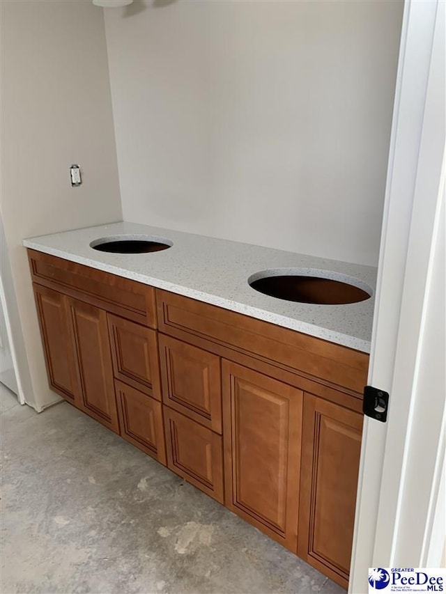 bathroom featuring a sink