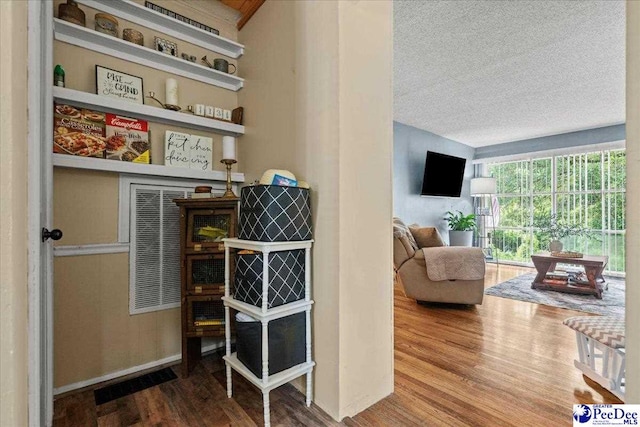 304 Wells St, Darlington, SC 29532 - interior space