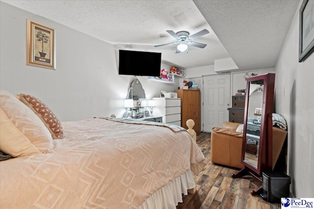 304 Wells St, Darlington, SC 29532 - bedroom featuring a textured ceiling, wood finished floors, and ceiling fan