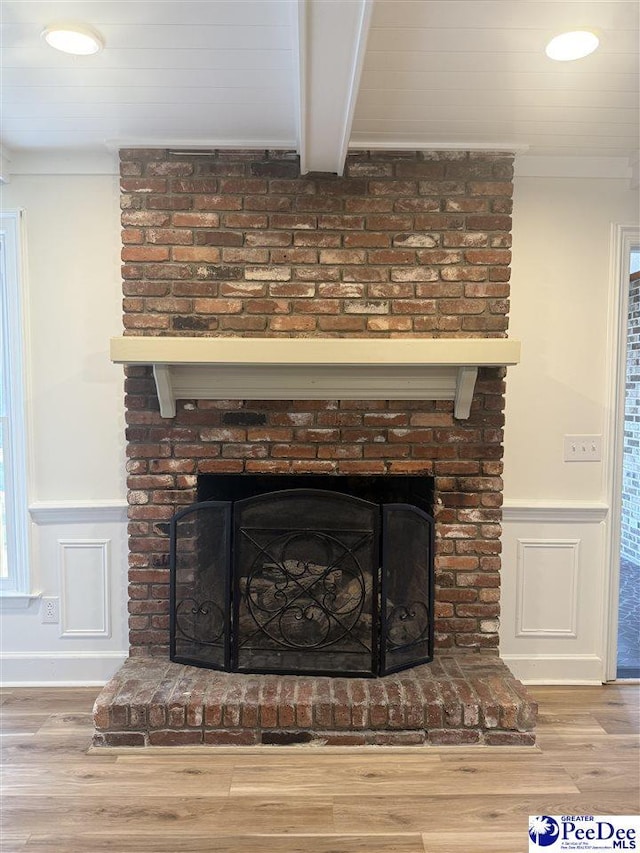 418 S Thomas Rd, Florence, SC 29501 - detailed view of a wainscoted wall, a fireplace, wood finished floors, crown molding, and recessed lighting