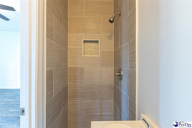 bathroom featuring a tile shower