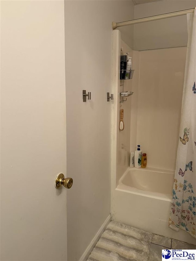 bathroom with shower / tub combo with curtain