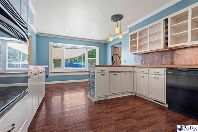 kitchen featuring a peninsula, dishwasher, dark wood-type flooring, and crown molding
