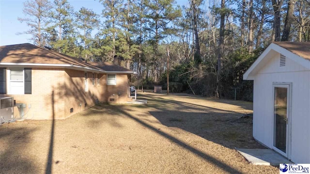 view of yard with a patio area