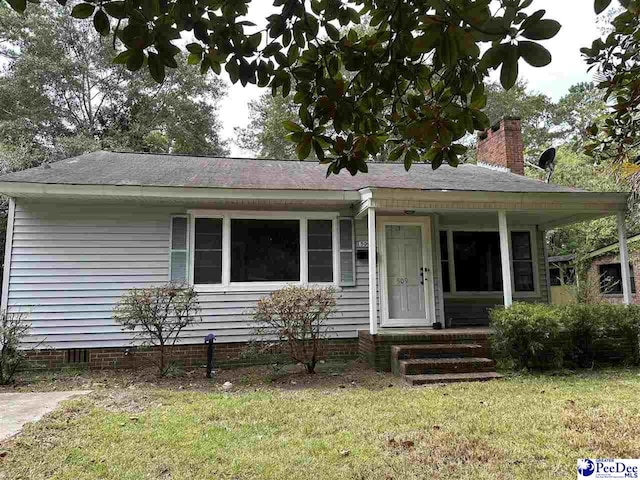 view of front of home featuring a front yard