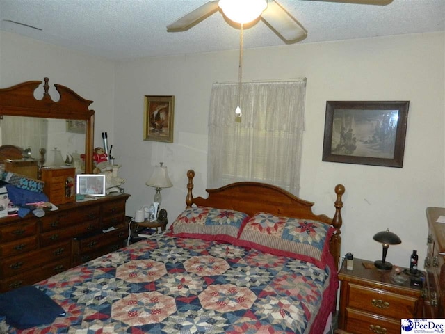 bedroom featuring a textured ceiling and ceiling fan
