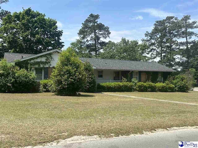 single story home featuring a front lawn