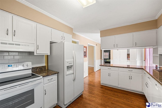 1110 Dunvegan Rd, Florence, SC 29501 - kitchen featuring white appliances, under cabinet range hood, white cabinets, crown molding, and backsplash