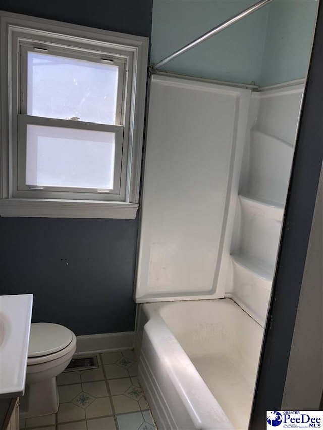 full bathroom with toilet, vanity, and baseboards