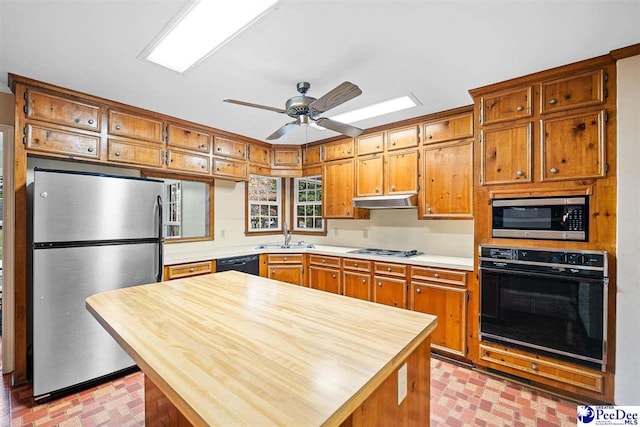 kitchen featuring sink, black appliances, and ceiling fan