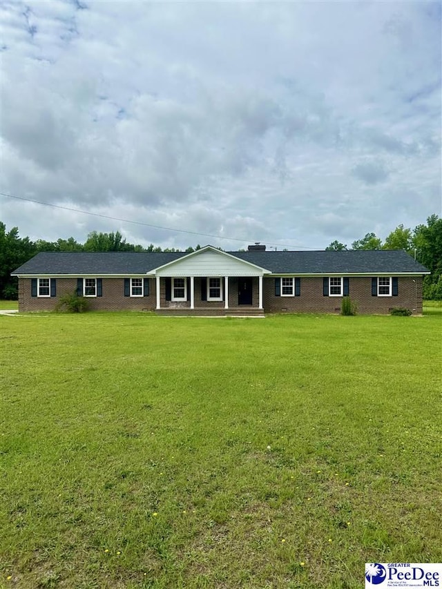 view of front facade with a front yard