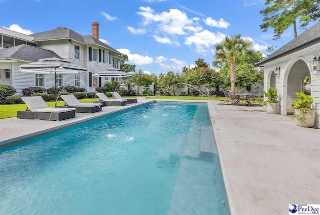 view of swimming pool featuring a patio