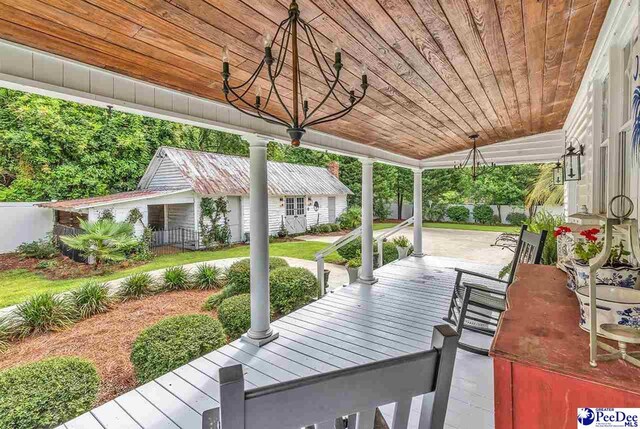 view of patio / terrace with covered porch