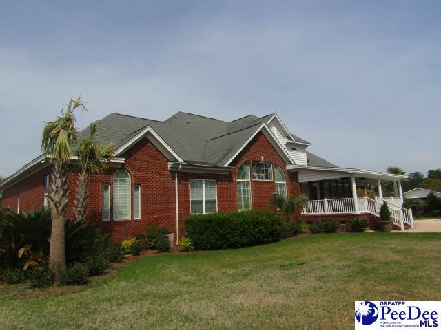 view of front of property with a front lawn