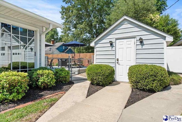 100 Mckellar St, Bennettsville, SC 29512 - view of outdoor structure featuring a gate