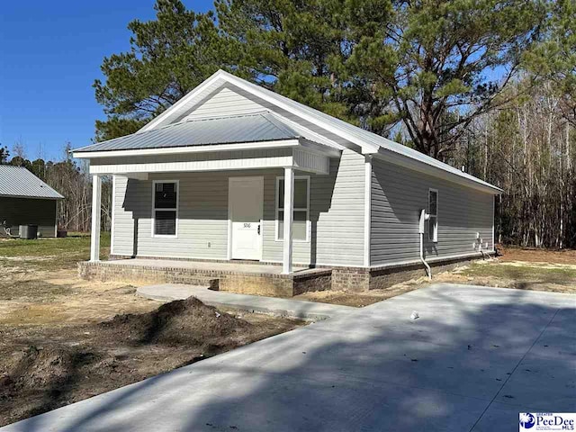 view of front facade featuring covered porch