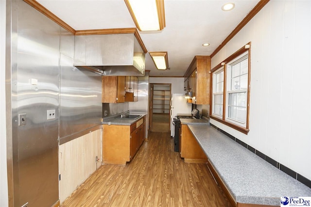 kitchen with ornamental molding, black range with gas stovetop, sink, and light hardwood / wood-style floors