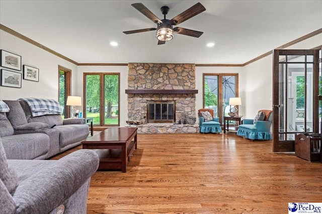 3844 W Lake Dr, Florence, SC 29501 - living area with ornamental molding, healthy amount of natural light, light wood-style floors, ceiling fan, and recessed lighting