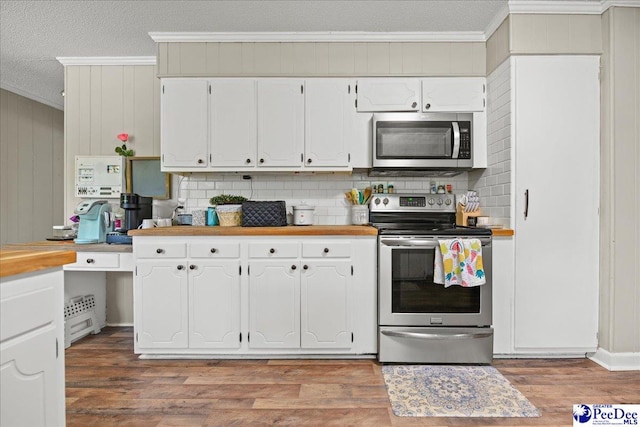 133 Peacock Row, Lamar, SC 29069 - kitchen with stainless steel appliances, ornamental molding, tasteful backsplash, white cabinetry, and a textured ceiling