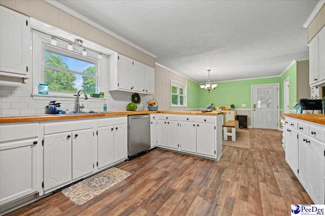 133 Peacock Row, Lamar, SC 29069 - kitchen with dishwasher, crown molding, a peninsula, a chandelier, and white cabinetry