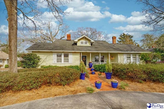 view of front facade featuring a porch