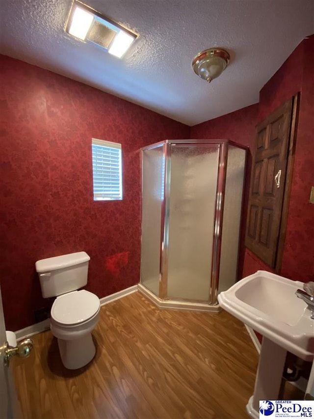 202 S Warley St, Darlington, SC 29532 - bathroom with wood finished floors, toilet, a shower stall, and a textured ceiling