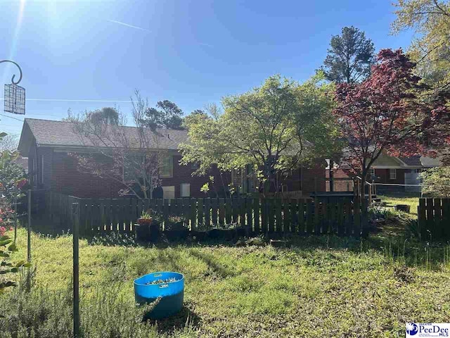 1611 S Lee Dr, Florence, SC 29501 - view of yard with fence