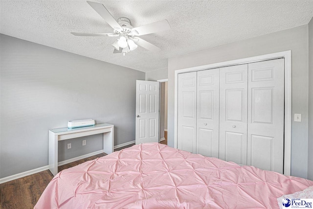 912 Ivanhoe Dr, Florence, SC 29505 - bedroom with wood finished floors, a closet, a textured ceiling, and a ceiling fan