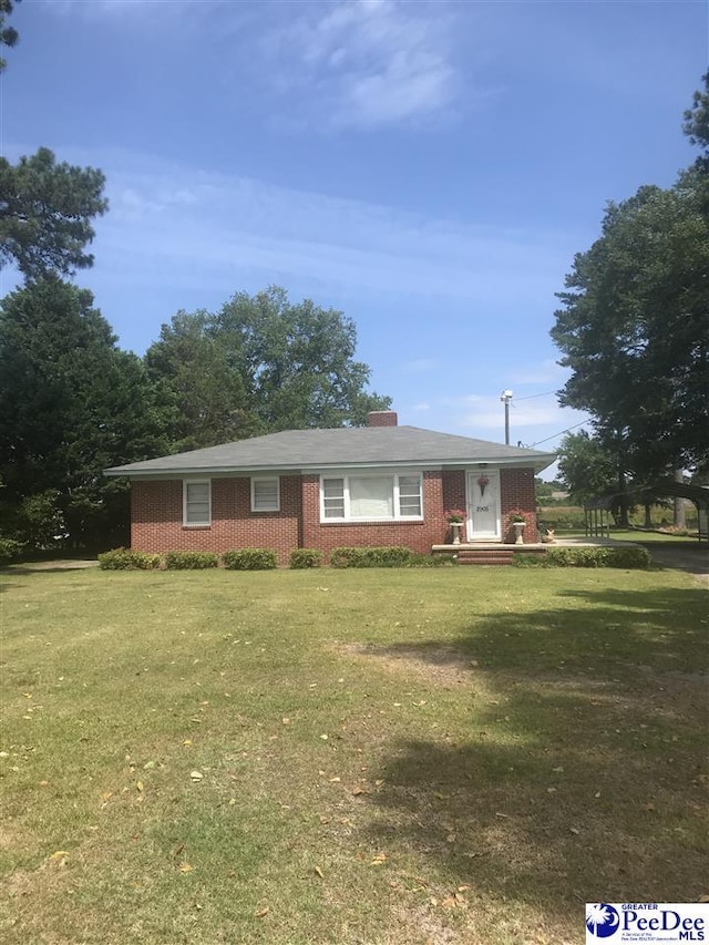 single story home with a front lawn