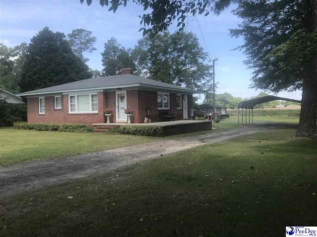 view of front facade featuring a front yard and a carport