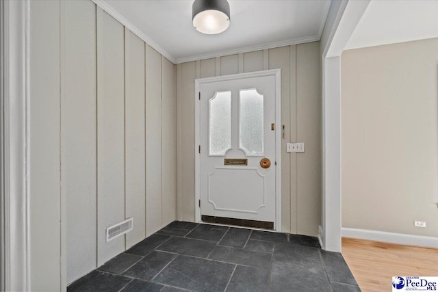 entryway featuring crown molding