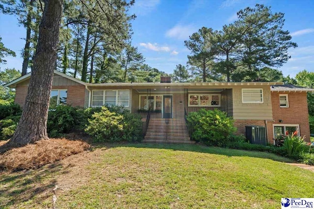 view of front of home with a front yard