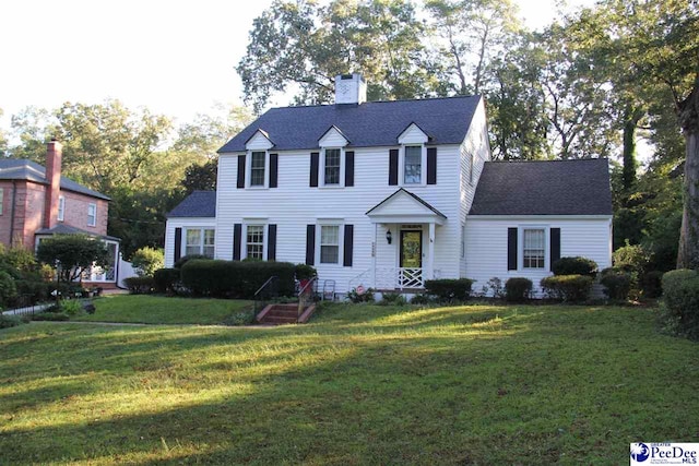 view of front of property with a front yard