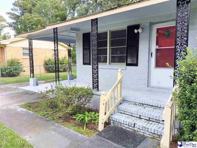 entrance to property featuring covered porch