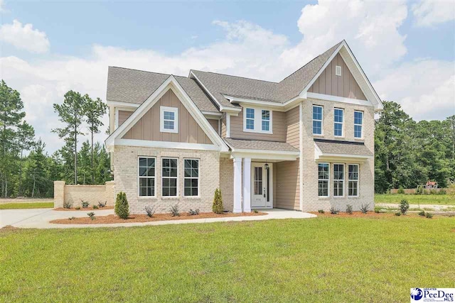 craftsman-style home featuring a front lawn