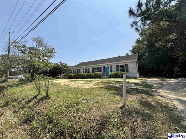207 W Smith Ave, Darlington, SC 29532 - ranch-style house featuring a front yard