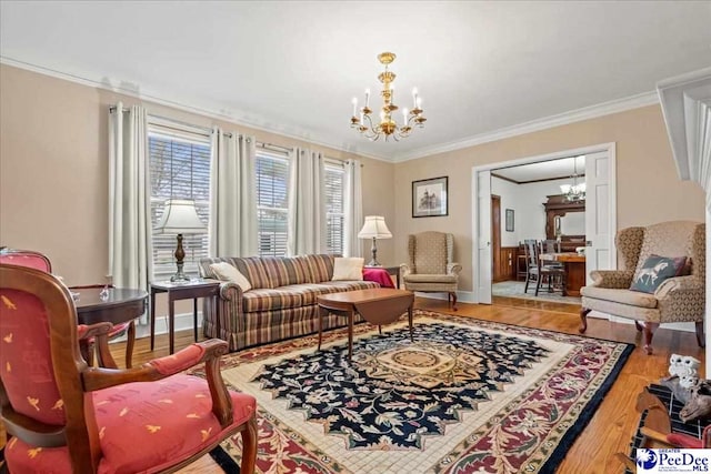 living room featuring an inviting chandelier, hardwood / wood-style floors, and crown molding