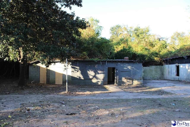 garage featuring fence