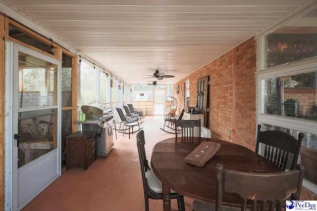 sunroom featuring a ceiling fan