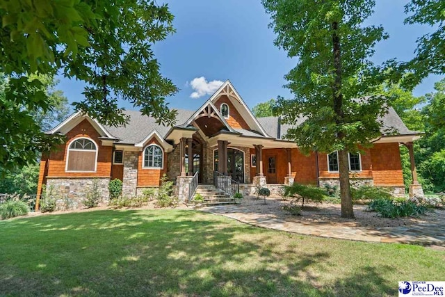 view of front of home featuring a front yard