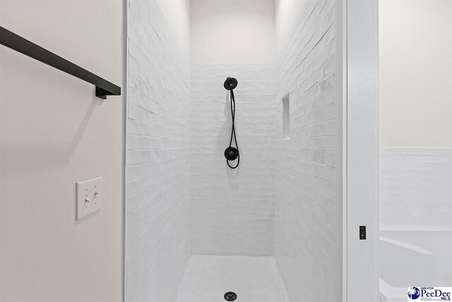 319 Railroad Ave, Florence, SC 29506 - bathroom with a tile shower