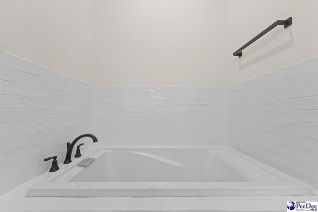 319 Railroad Ave, Florence, SC 29506 - bathroom with a bath