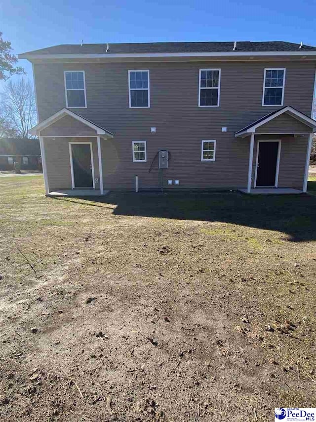 back of house featuring a lawn