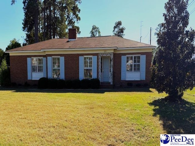 ranch-style house featuring a front yard