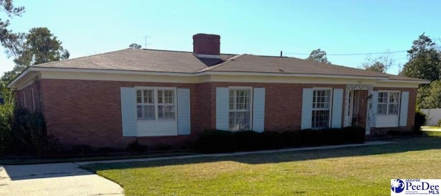 view of front of home featuring a front yard