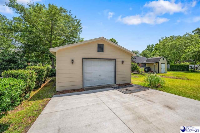 908 Clarendon Ave, Florence, SC 29505 - detached garage featuring driveway