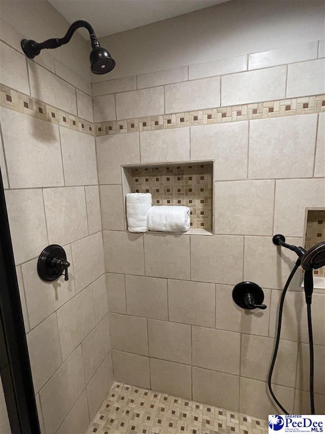 1429 E Home Ave, Hartsville, SC 29550 - full bathroom featuring a tile shower